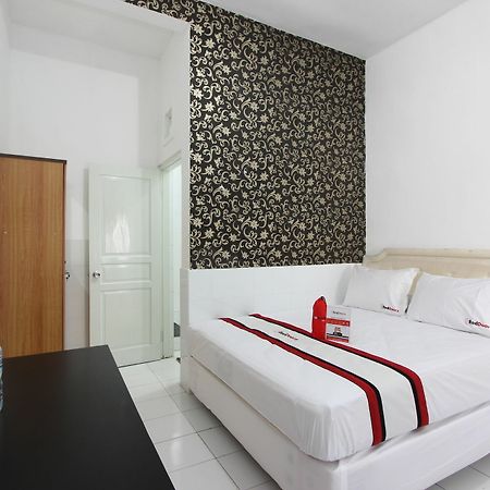 Hotel Reddoorz Near Gejayan à Kejayan Extérieur photo