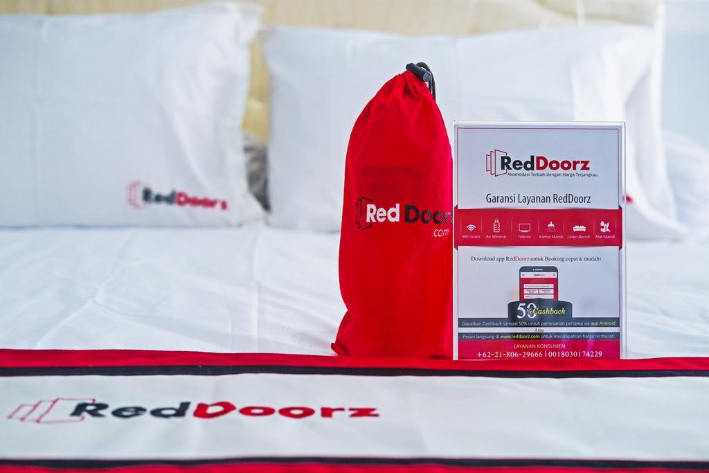 Hotel Reddoorz Near Gejayan à Kejayan Extérieur photo